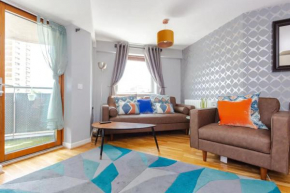 Bright 2 Bedroom Apartment in the Heart of Peckham with Parking